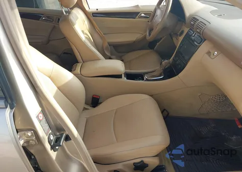 2002 Mercedes-Benz C 240 из США, поврежденный, VIN WDBRF61J72F207922